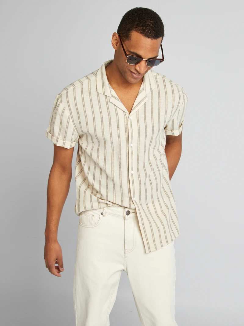  beige short sleeved man shirt